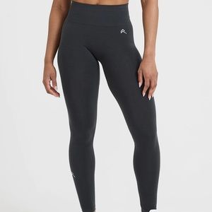 ‼️FIRM PRICE‼️Oner Active EFFORTLESS LEGGINGS COAL size Med length Short